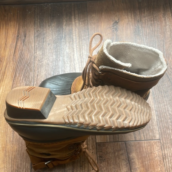 Sorel Winter Fancy Lace II Winter Boot
. Used in very good condition. Size 8.5 - Picture 5 of 11